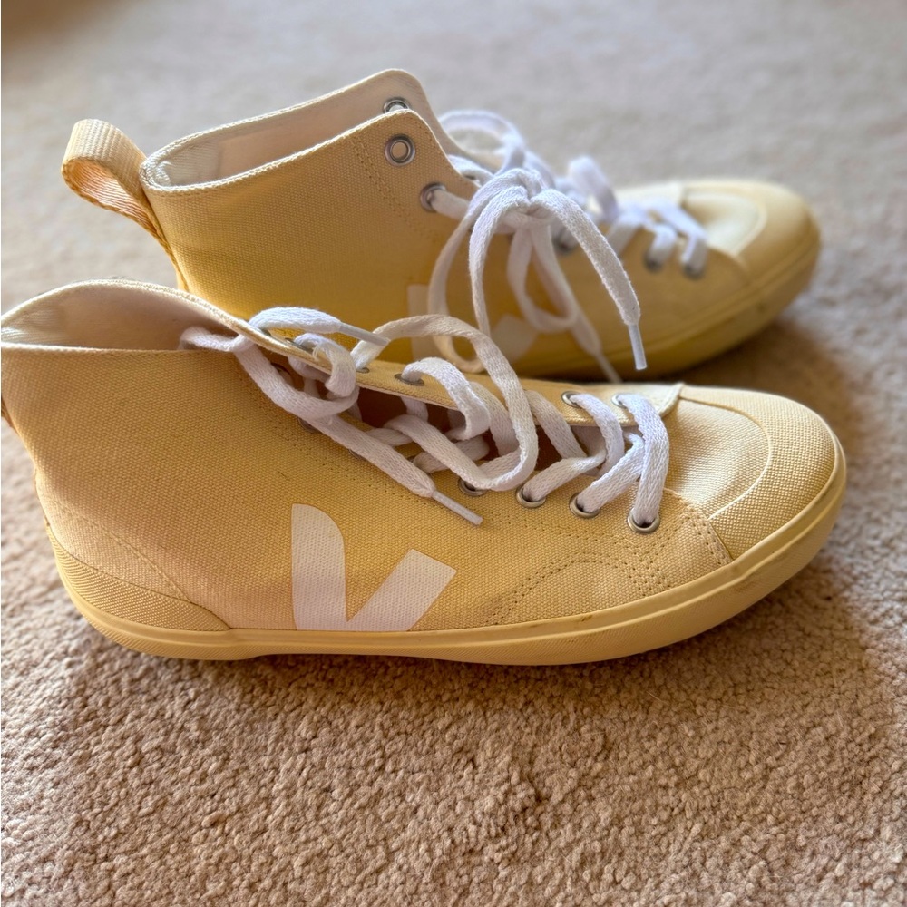 Fun Veja kicks!